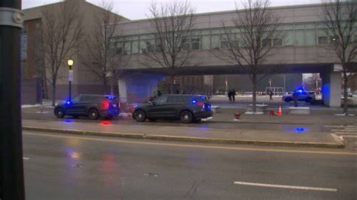 
2 Dead, 2 Injured in Shooting Outside Chicago High School 
