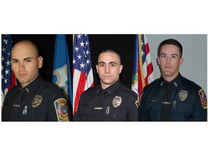 
3 Connecticut police officers shot in Bristol: report 