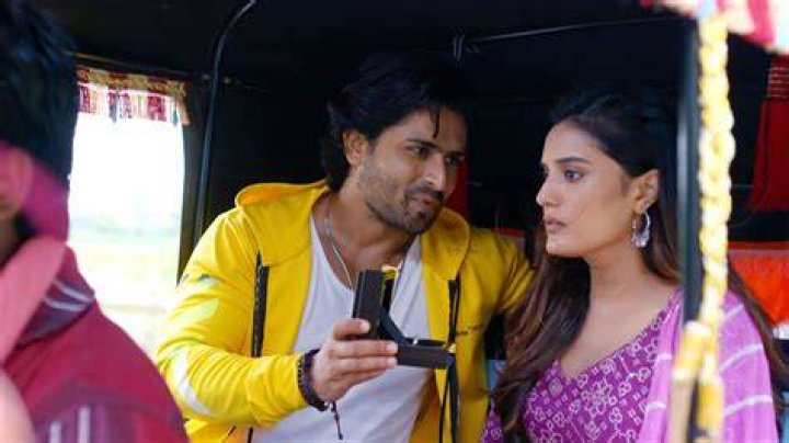 
Ajooni 19th September 2022 Written Episode Update: Rajveer takes Ajooni’s side 
