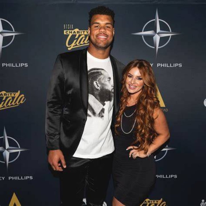 Arik Armstead is Married to Wife: Mindy Hardwood. Kids: Amiri Armstead