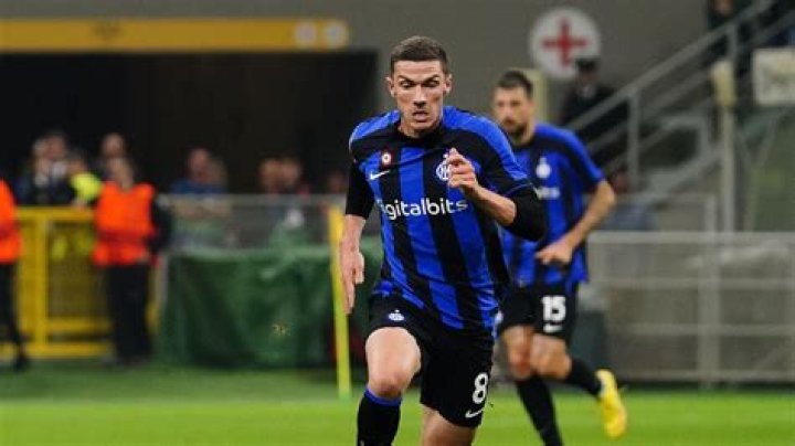
Bayer Leverkusen Deny Interest In Inter Left-Back Robin Gosens 