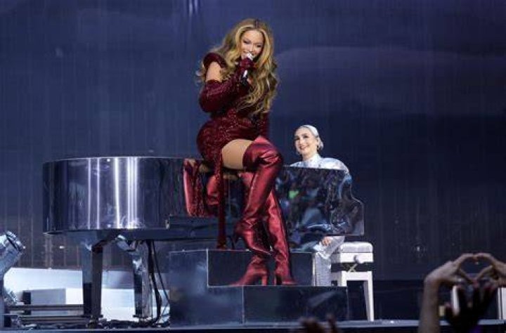 
Beyonce Accidental Nip Slip During Her Birthday Celebration! 