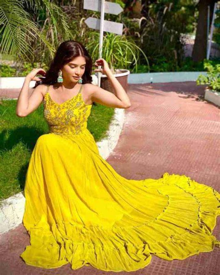 Bhavika Sharma Height, Weight, Net Worth, Age, Birthday, Wikipedia, Who, Instagram, Biography