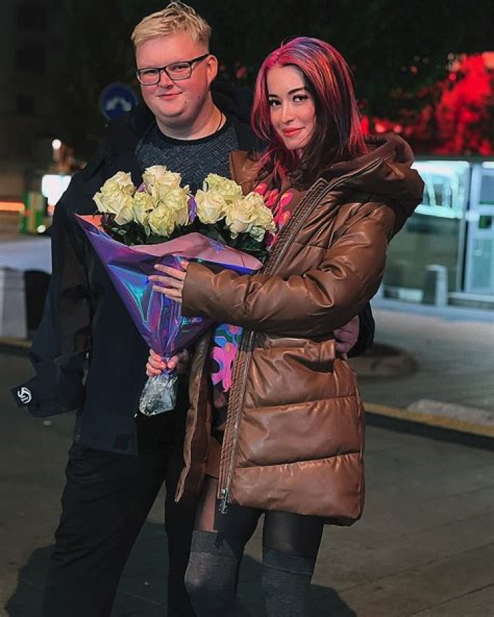 
Boombl4 Wife LiQueen, Cocaine and Drugs Video From Telegram, And Divorce Reason 