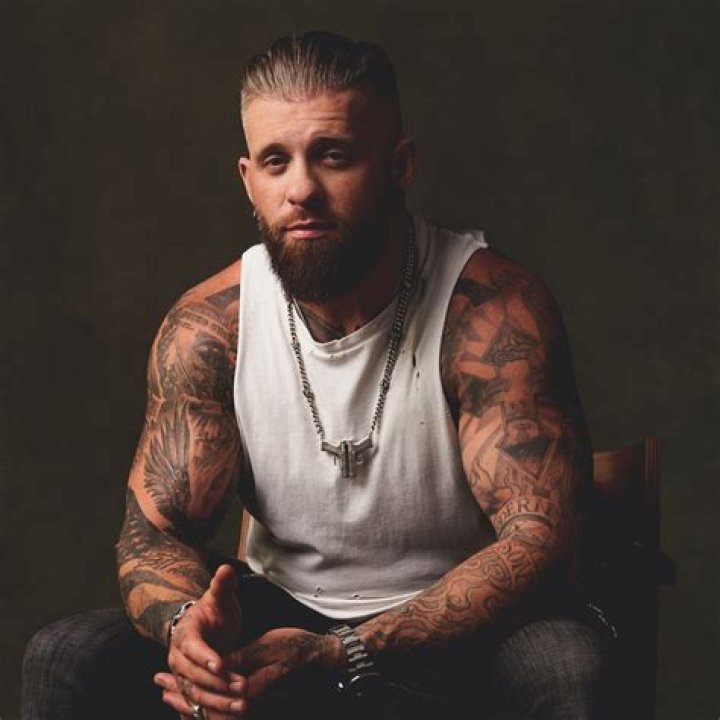Brantley Gilbert Height, Weight, Net Worth, Age, Birthday, Wikipedia, Who, Nationality, Biography