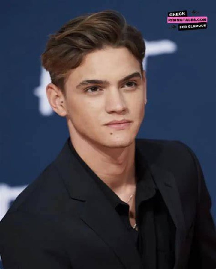 
Camilo Guevara Height, Weight, Net Worth, Age, Birthday, Wikipedia, Who, Nationality, Biography 