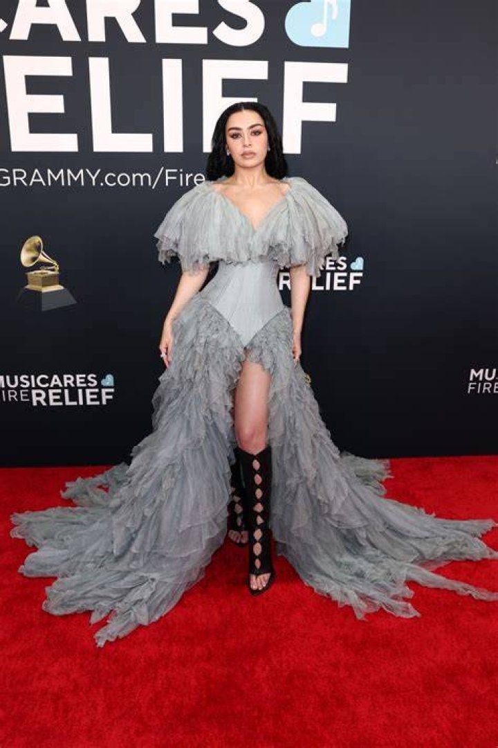 Charli XCX Height, Weight, Net Worth, Age, Birthday, Wikipedia, Who, Nationality, Biography