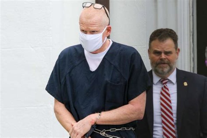 
Cop Says Alex Murdaugh Had No Visible Blood on Him After Killings, But Might Have Changed Clothes 