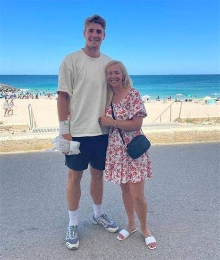 
Cricket: Cameron Green Parents, Father Gary Green & Mother Bee Tracey 