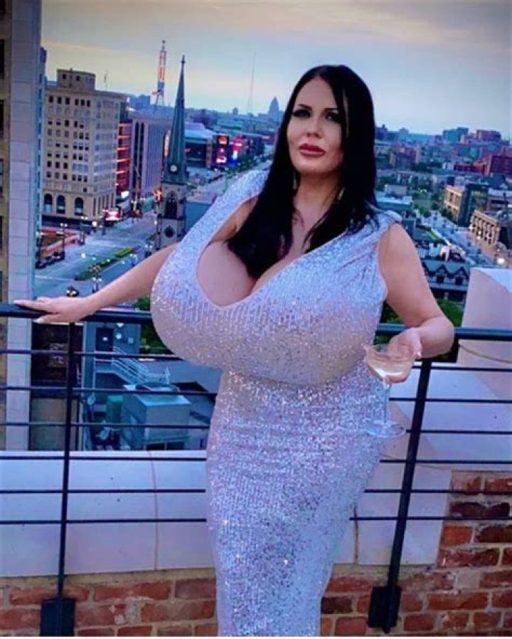 
Divine Height, Weight, Net Worth, Age, Birthday, Wikipedia, Who, Nationality, Biography 