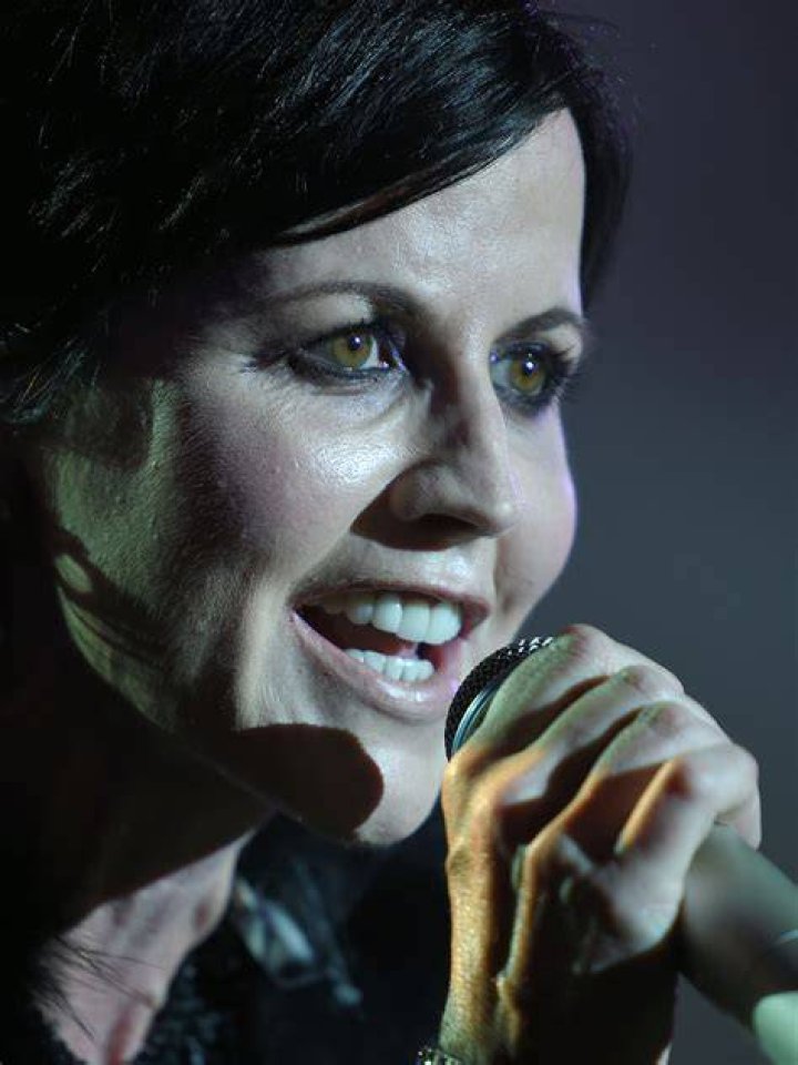 Dolores O’ Riordan Height, Weight, Net Worth, Age, Birthday, Wikipedia, Who, Nationality, Biography