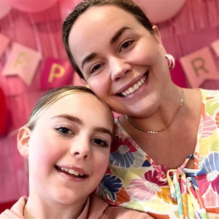 
Elizabeth Farmer Age Wikipedia: How Old Is Paul Farmer Daughter? Instagram Bio Details 