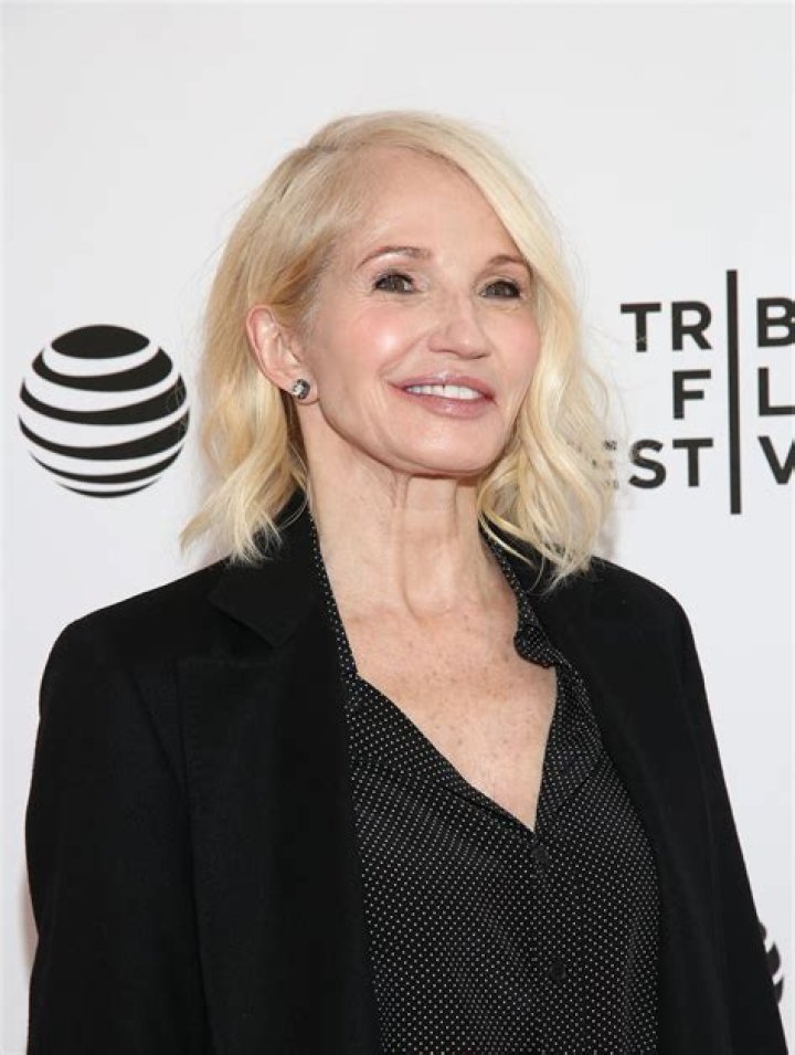 Ellen Barkin Height, Weight, Net Worth, Age, Birthday, Wikipedia, Who, Instagram, Biography