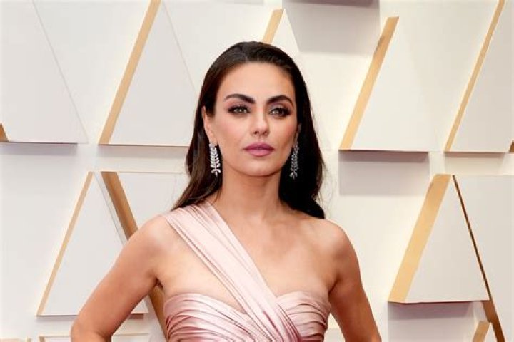 
Elvira Kunis Height, Weight, Net Worth, Age, Birthday, Wikipedia, Who, Nationality, Biography 
