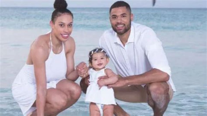 
Everything To Know About Dearica Hamby Partner Alonzo Nelson-Ododa And Daughter Amaya 