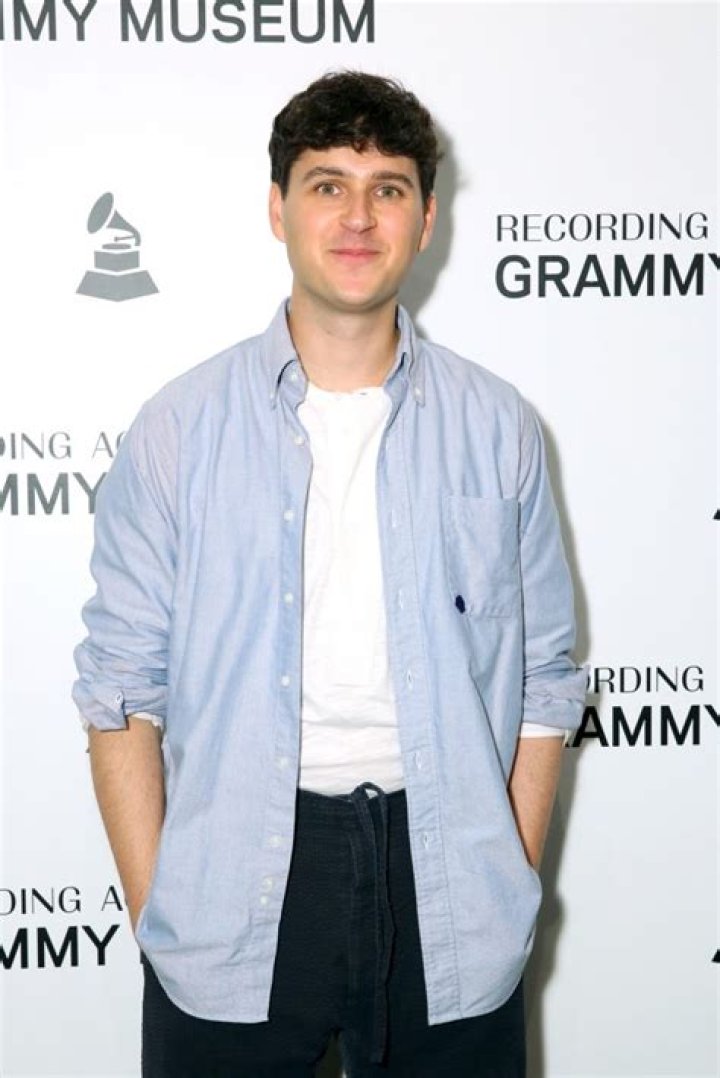 Ezra Koenig Height, Weight, Net Worth, Age, Birthday, Wikipedia, Who, Instagram, Biography