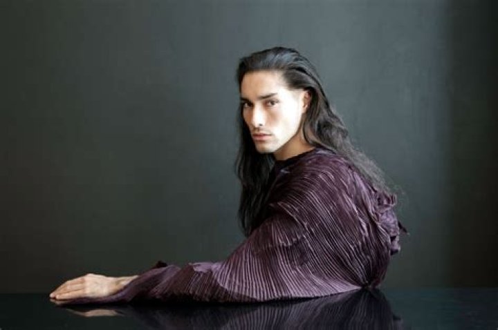  Fredrik Quinones