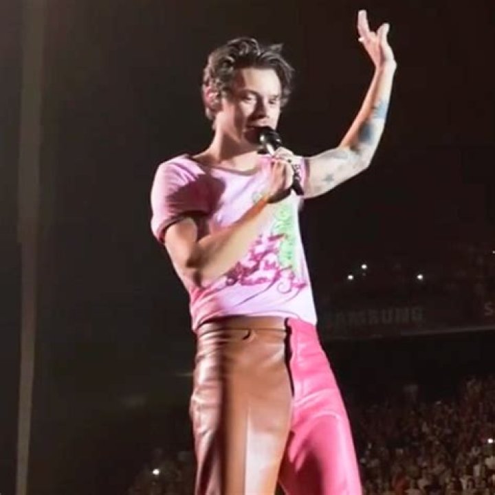 
Harry Styles Leads ‘Happy Birthday’ Singalong for James Corden at Sold-Out Concert 