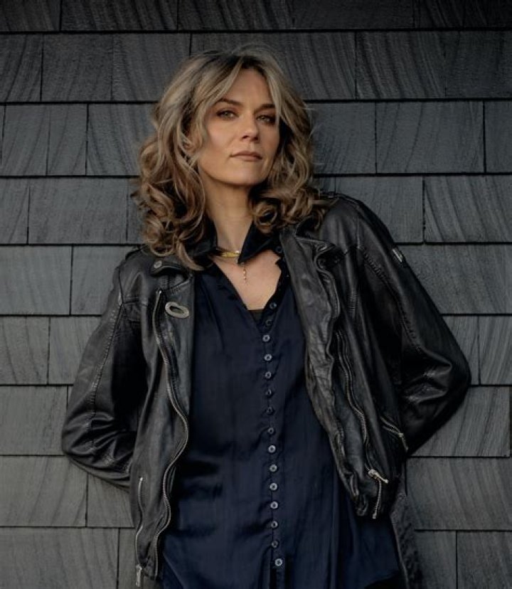 Hilarie Ros Burton Morgan Height, Weight, Net Worth, Age, Birthday, Wikipedia, Who, Instagram, Biography