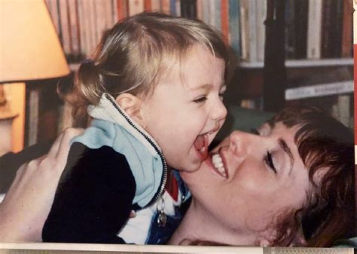 
“House of Games” Comedian Cally Beaton Husband and Daughter – Is She Married? 