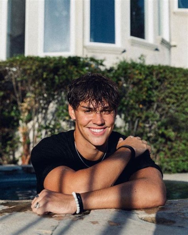 How old is Noah Beck? Age, Net Worth, Height, Girlfriend, Wiki