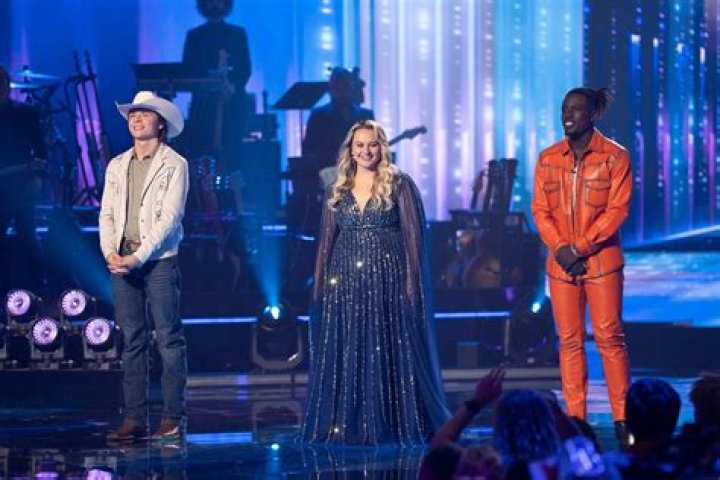 
Is Deana Carter Really Pregnant In 2022? Fans Suspect They Saw A Baby Bump During Her American Idol Performance 