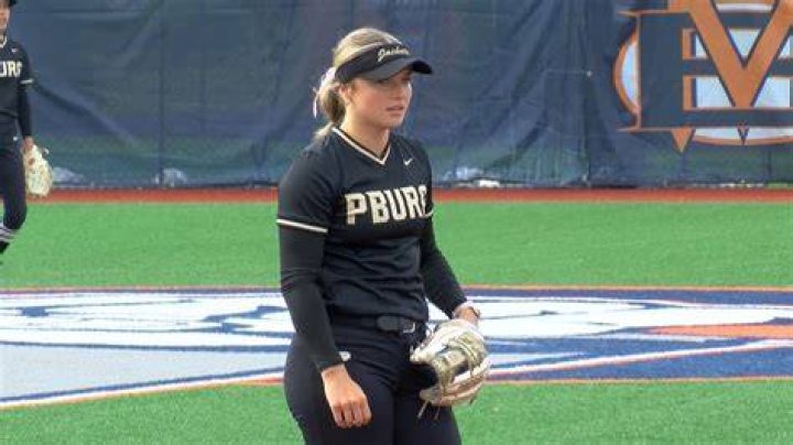 
Is Hayley Busby Gay? Softball Player Showing Full Love To Partner Lauren Lynch On Instagram 