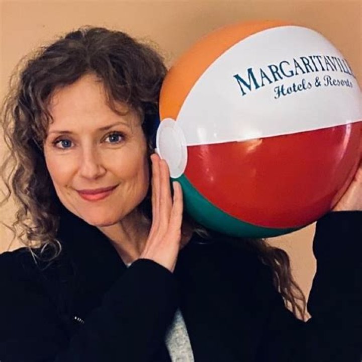 Jean Louisa Kelly Height, Weight, Net Worth, Age, Birthday, Wikipedia, Who, Instagram, Biography