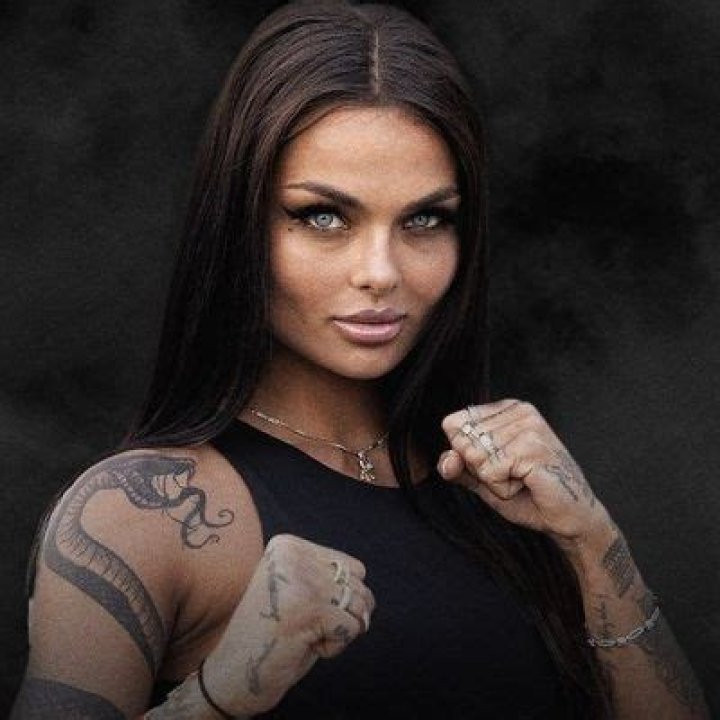 
Kamila Smoguleckav Height, Weight, Net Worth, Age, Birthday, Wikipedia, Who, Nationality, Biography 