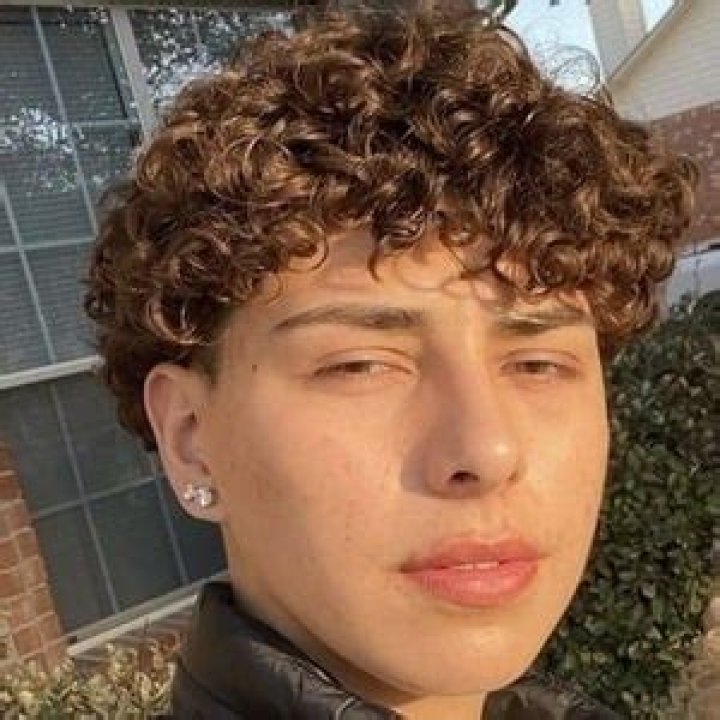 
Keanni Marques Mendez Height, Weight, Net Worth, Age, Birthday, Wikipedia, Who, Nationality, Biography 