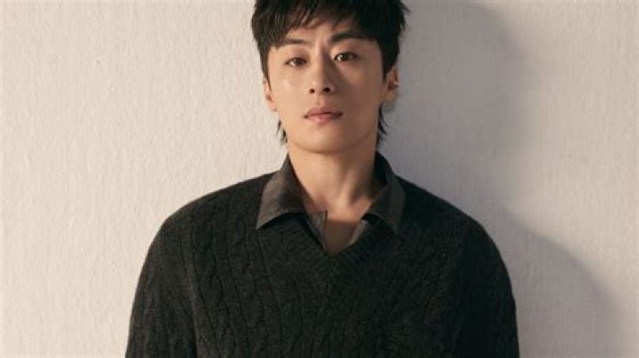 
Koo Kyo-hwan Height, Weight, Net Worth, Age, Birthday, Wikipedia, Who, Nationality, Biography 