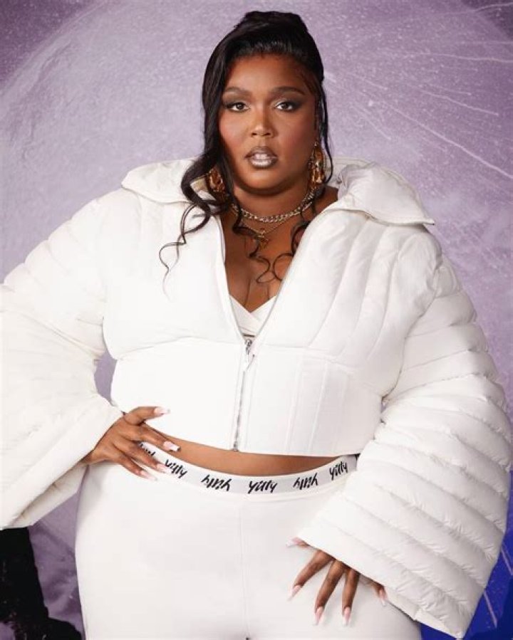 Lizzo Height, Weight, Net Worth, Age, Birthday, Wikipedia, Who, Nationality, Biography