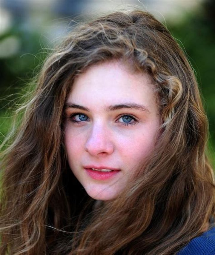 Lizzy DeClement Height, Weight, Net Worth, Age, Birthday, Wikipedia, Who, Instagram, Biography