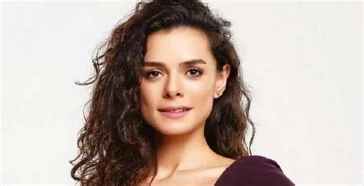 Ozge Ozpirincci Height, Weight, Net Worth, Age, Birthday, Wikipedia, Who, Nationality, Biography