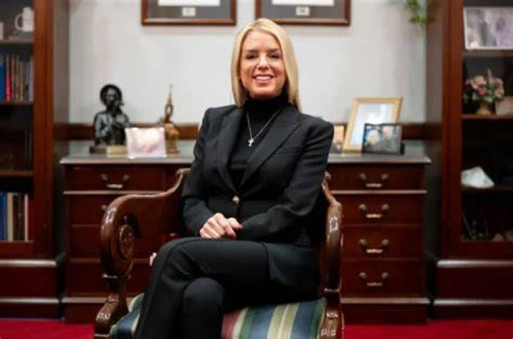 Pam Bondi Height, Weight, Net Worth, Age, Birthday, Wikipedia, Who, Instagram, Biography