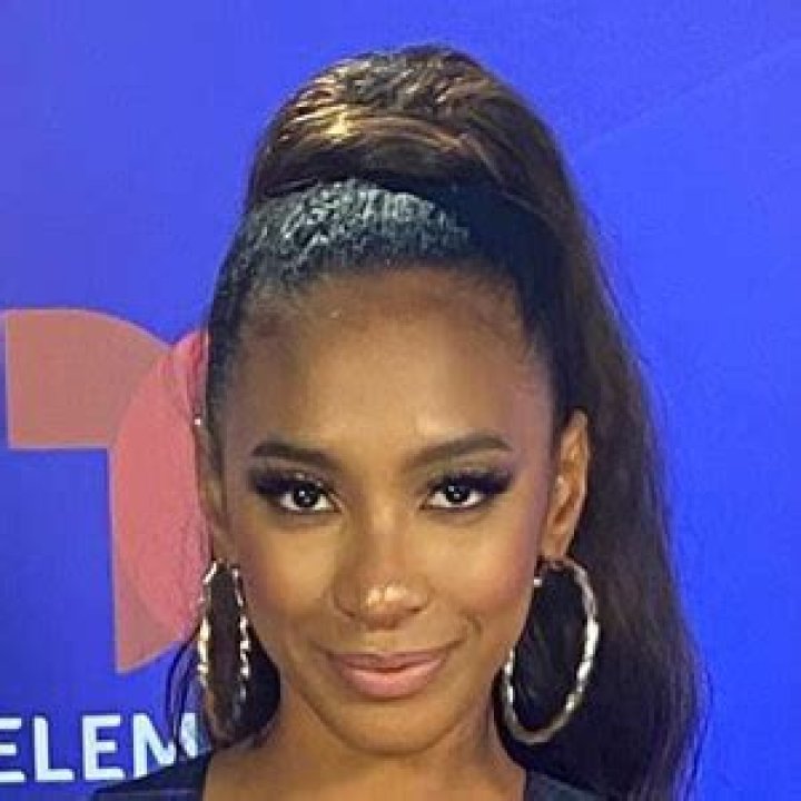 
Silvia Lopez Castro Height, Weight, Net Worth, Age, Birthday, Wikipedia, Who, Nationality, Biography 