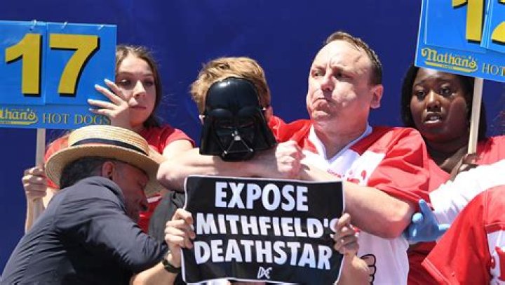 
Smithfield Death Star Protestor & Joey Chestnut Tackle Video On Twitter 