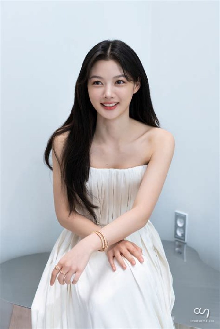 Song Yoo Jung Height, Weight, Net Worth, Age, Birthday, Wikipedia, Who, Instagram, Biography