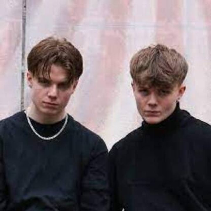 
TheSharpTwins Height, Weight, Net Worth, Age, Wiki, Who, Instagram, Biography 