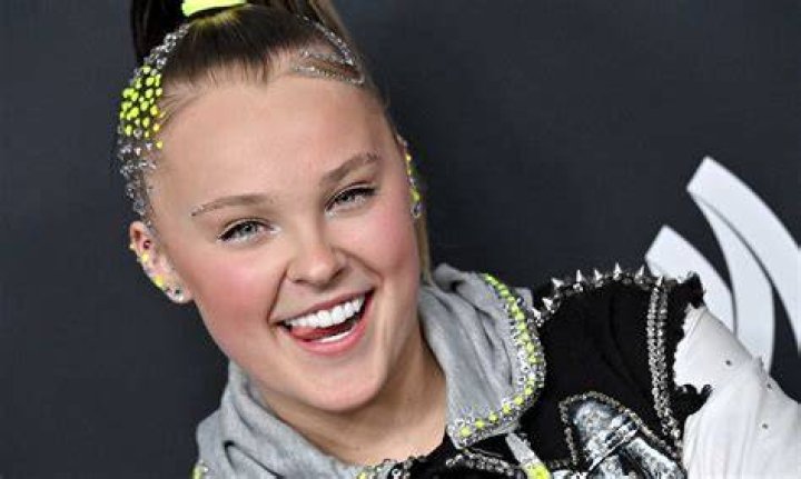
Who Is Jojo Siwa Dating 2022? Jojo Siwa Boyfriend, Net Worth, Age, And Social Media Links 