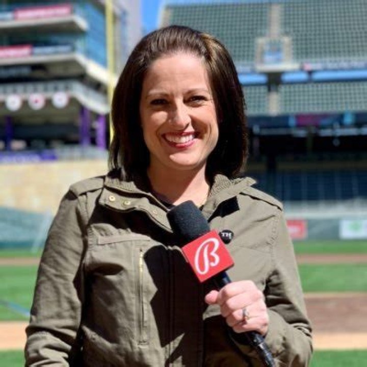 
Who is Marney Gellner? About Minnesota broadcaster’s Twitter, age, husband after breast cancer announcement 
