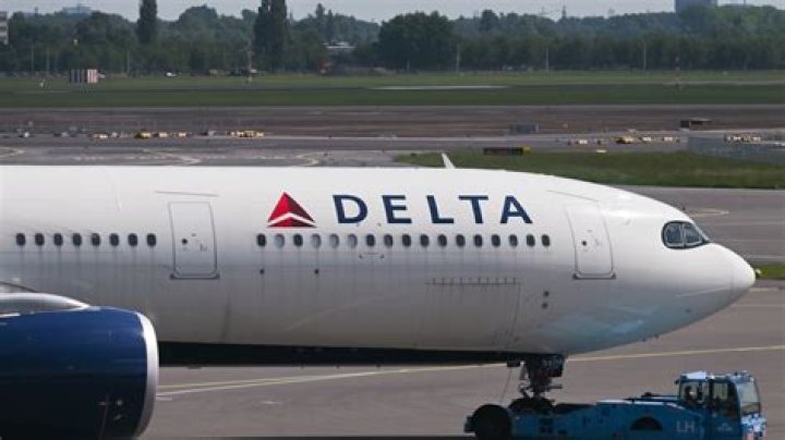 Who is Nelson Montgomery? Delta Airlines passenger cuts himself, attacks flight attendant