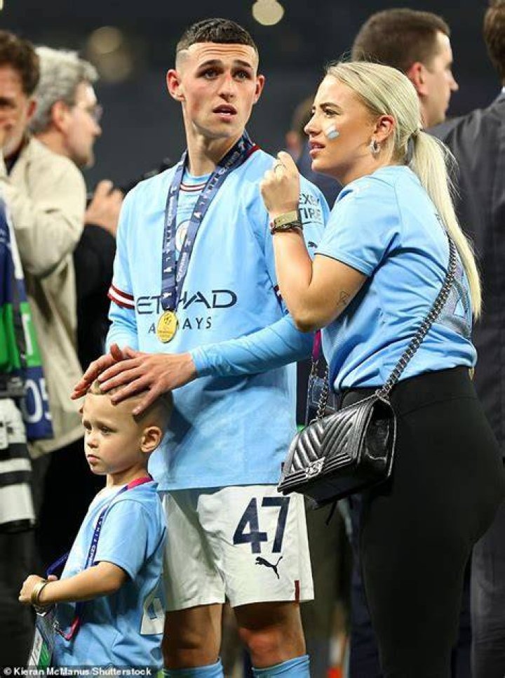 Who Is Phil Parkinson Wife? Coach Married Life And Kids Details